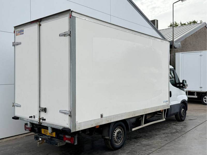 243063706-100-2.jpg