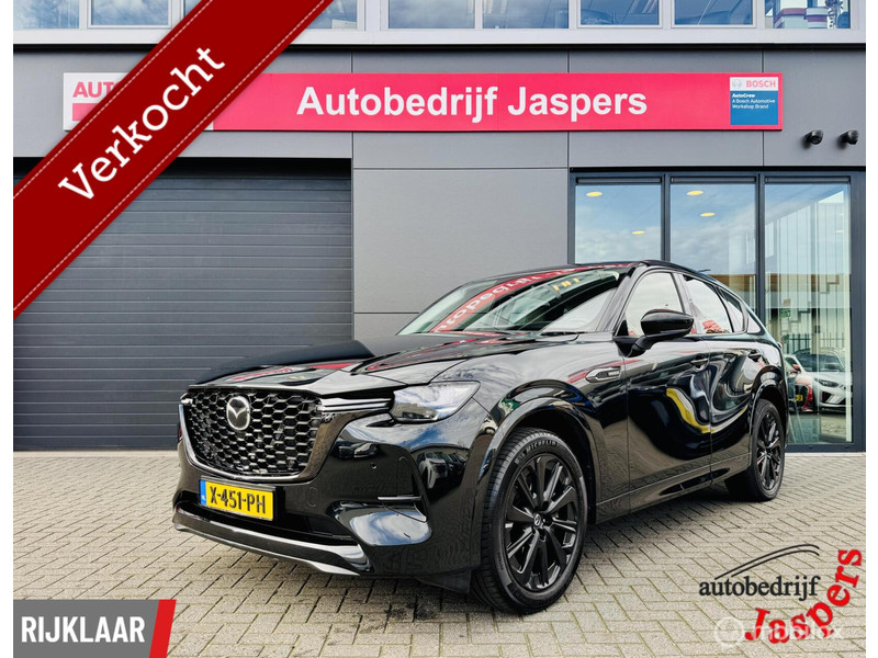 843393693-100