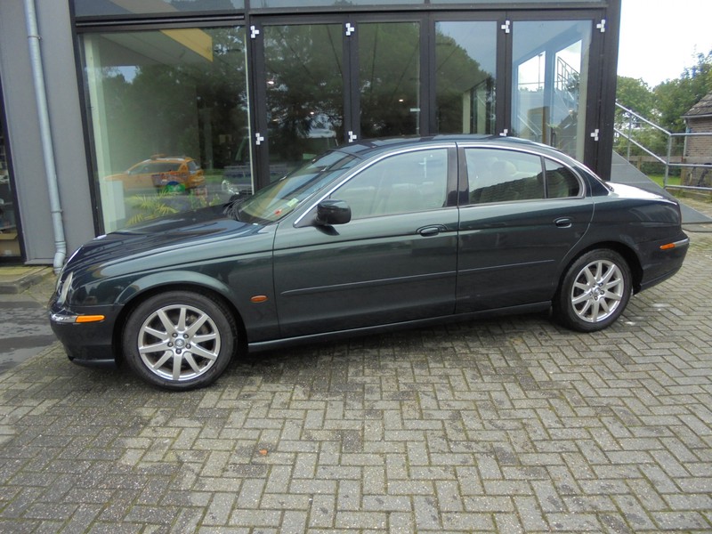 151738376-100
