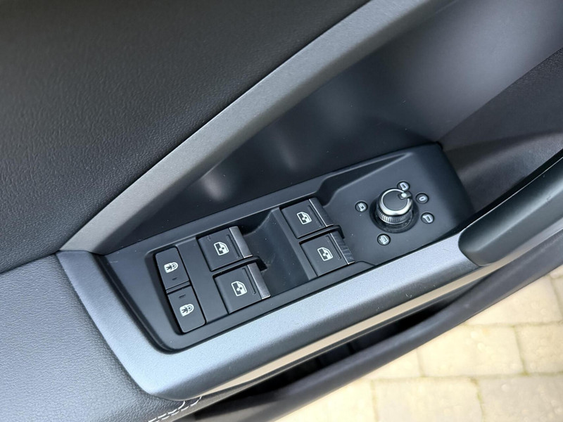 304827945-100-4.jpg