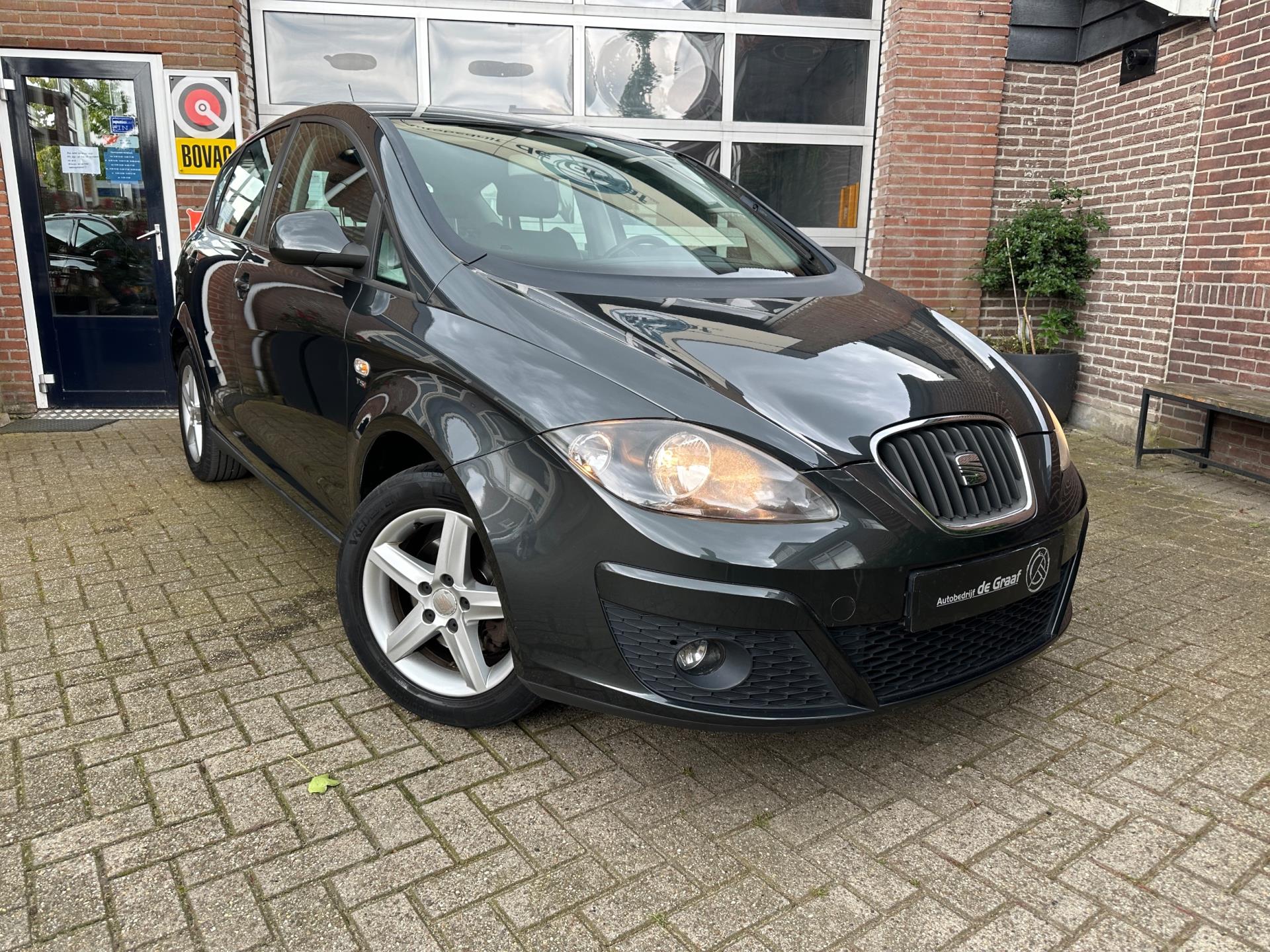 38874367-3.jpg