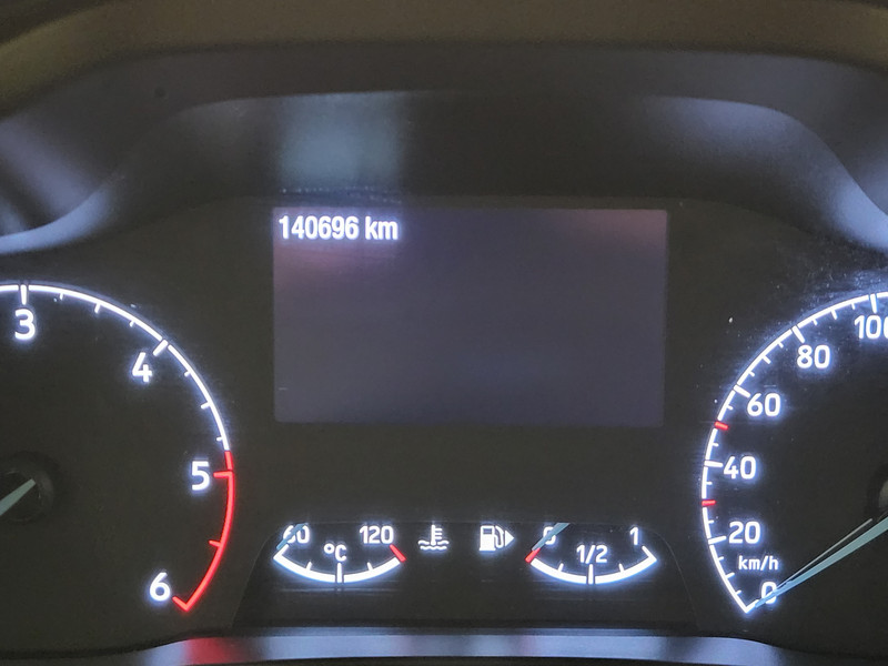 39322540-8.jpg