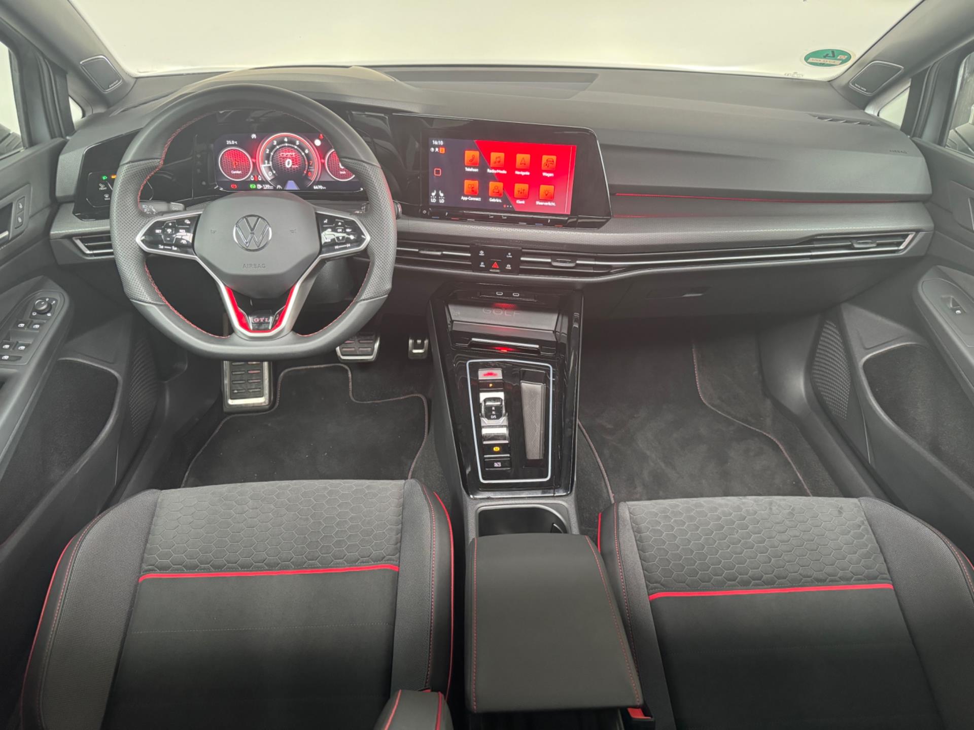 39728371-7.jpg