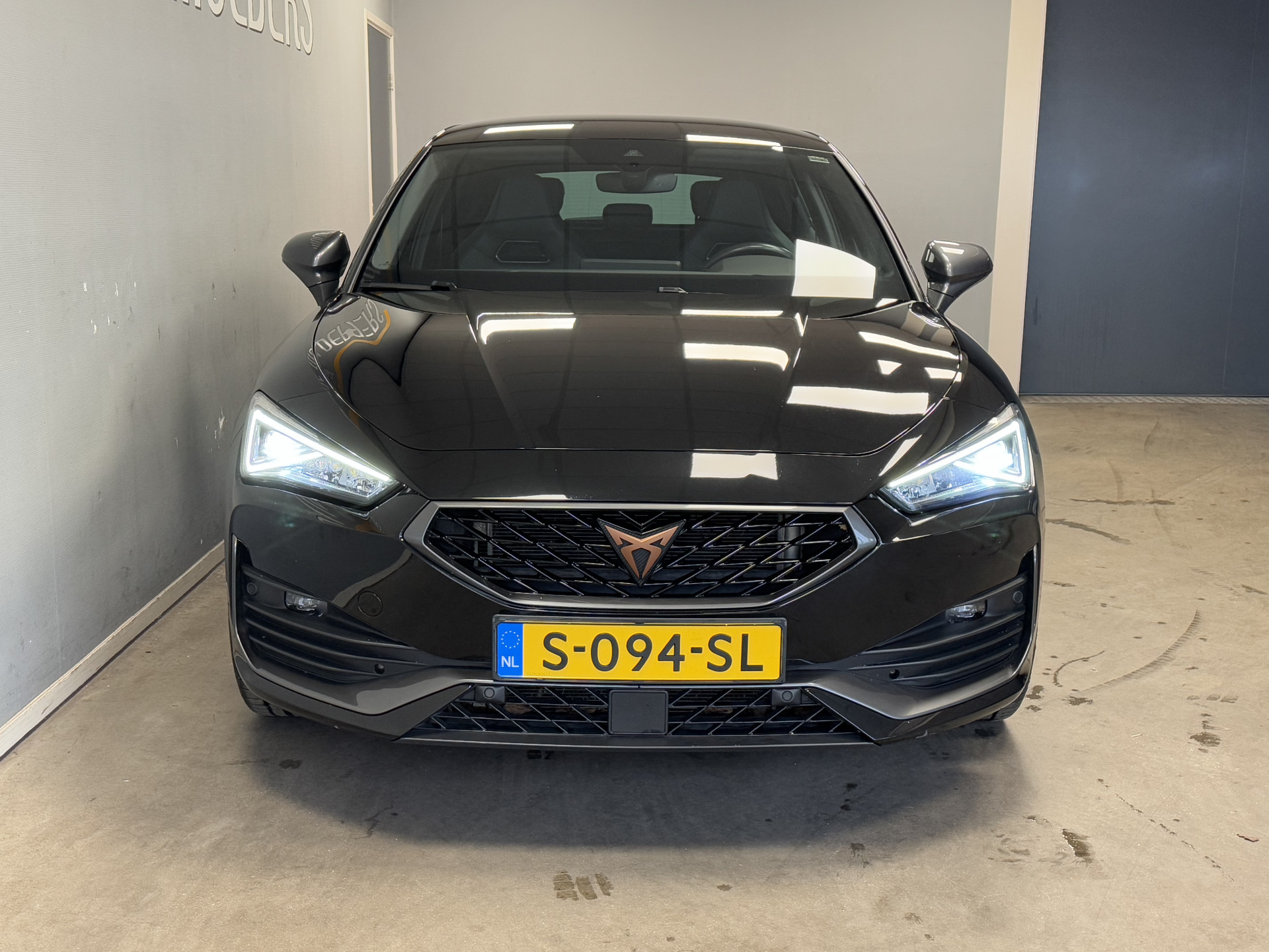 39852821-7.jpg