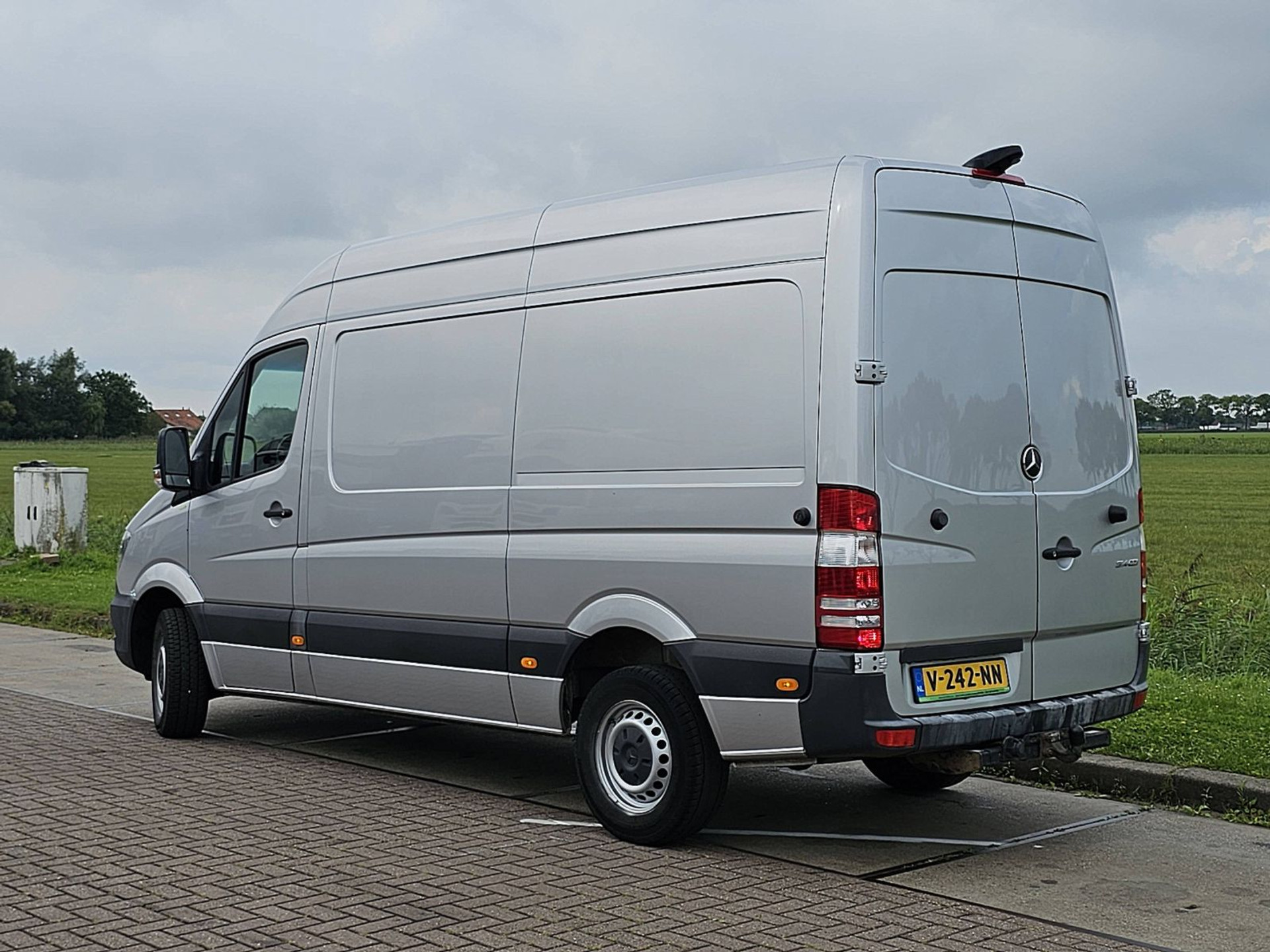 40287704-4.jpg