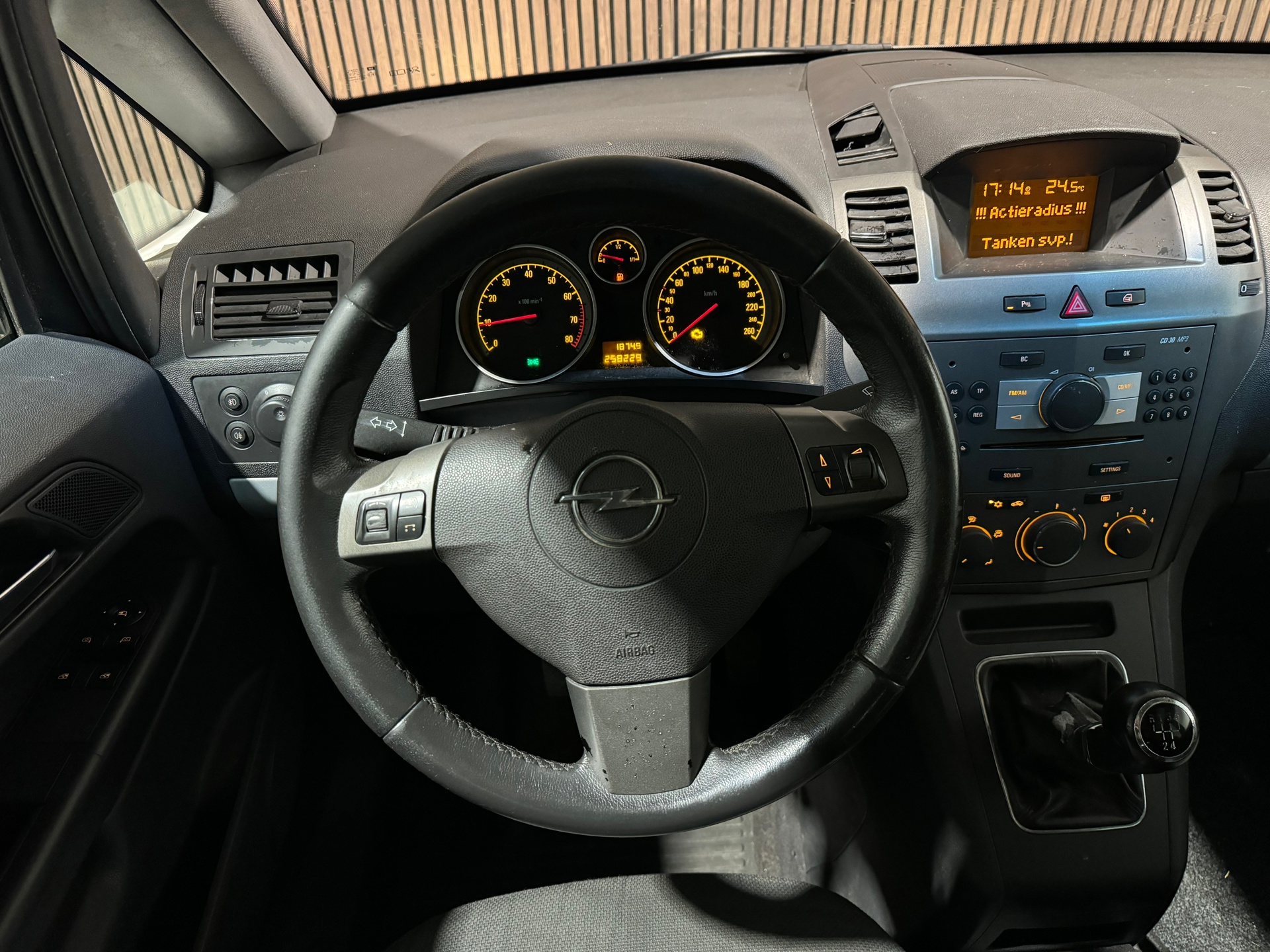 40319685-18.jpg