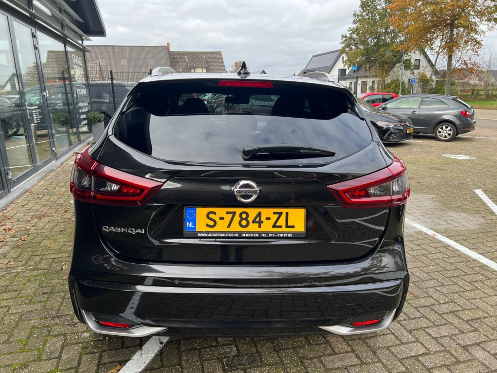 40893364-10.jpg