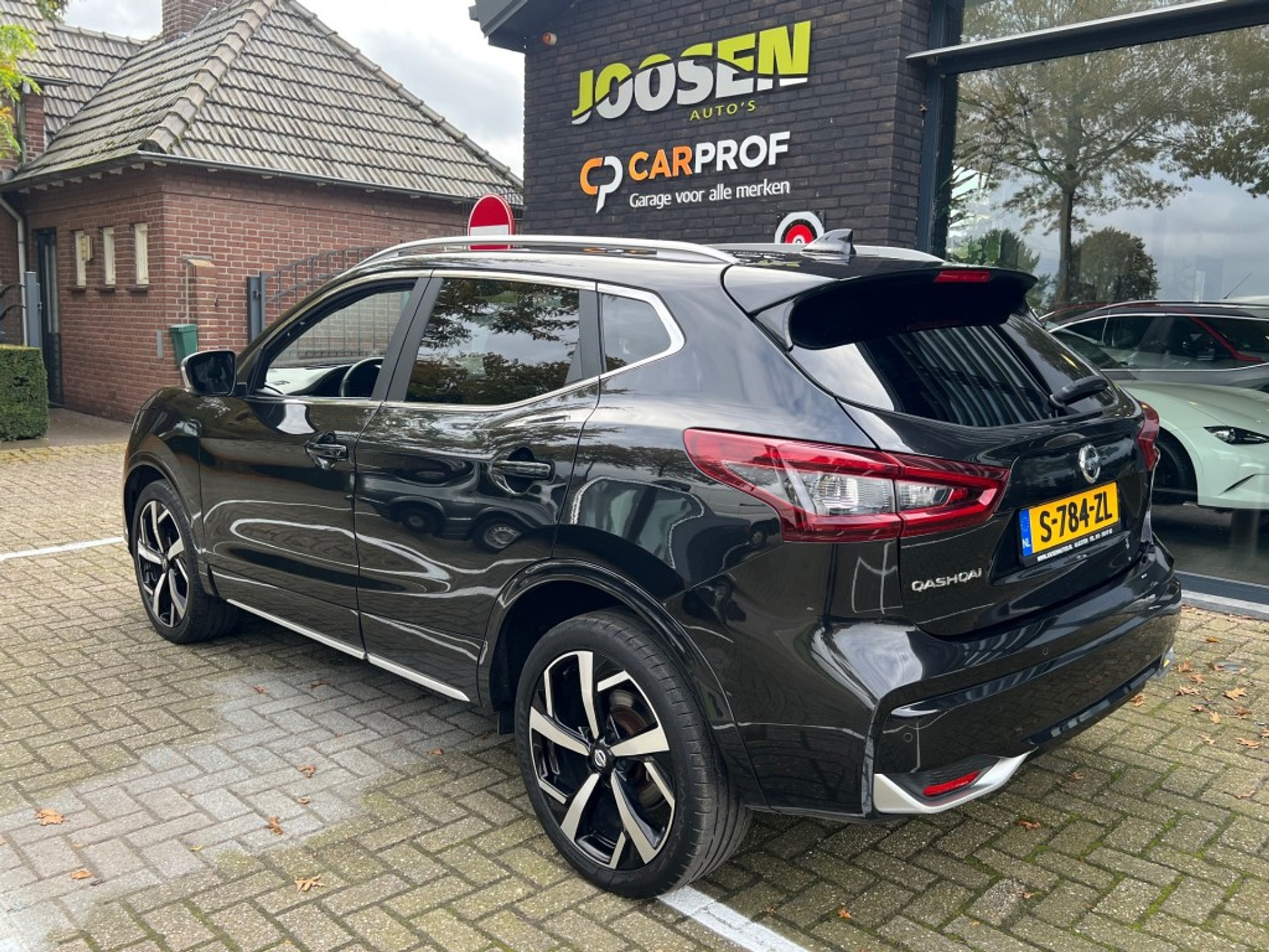 40893364-5.jpg