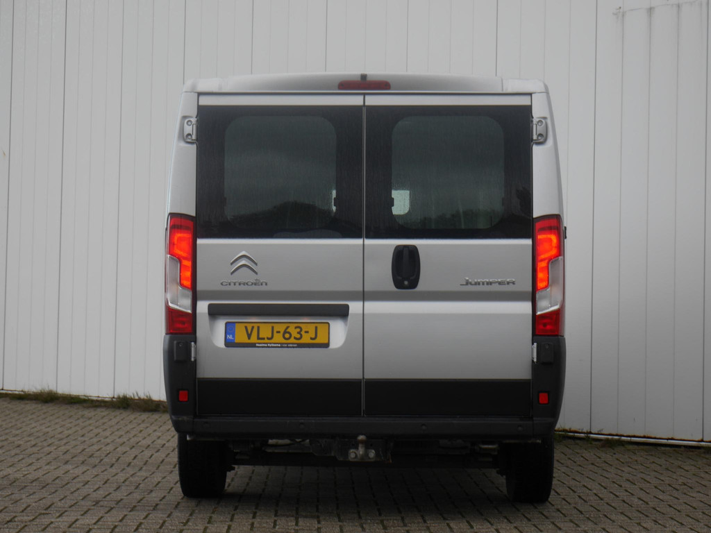 41079343-6.jpg