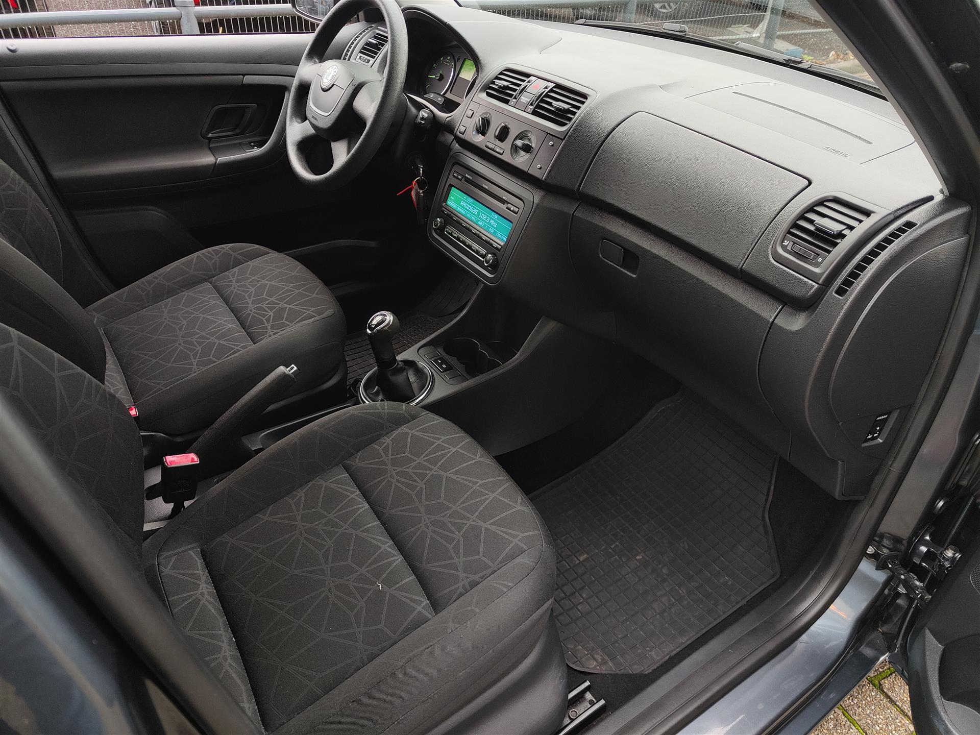 41639611-10.jpg