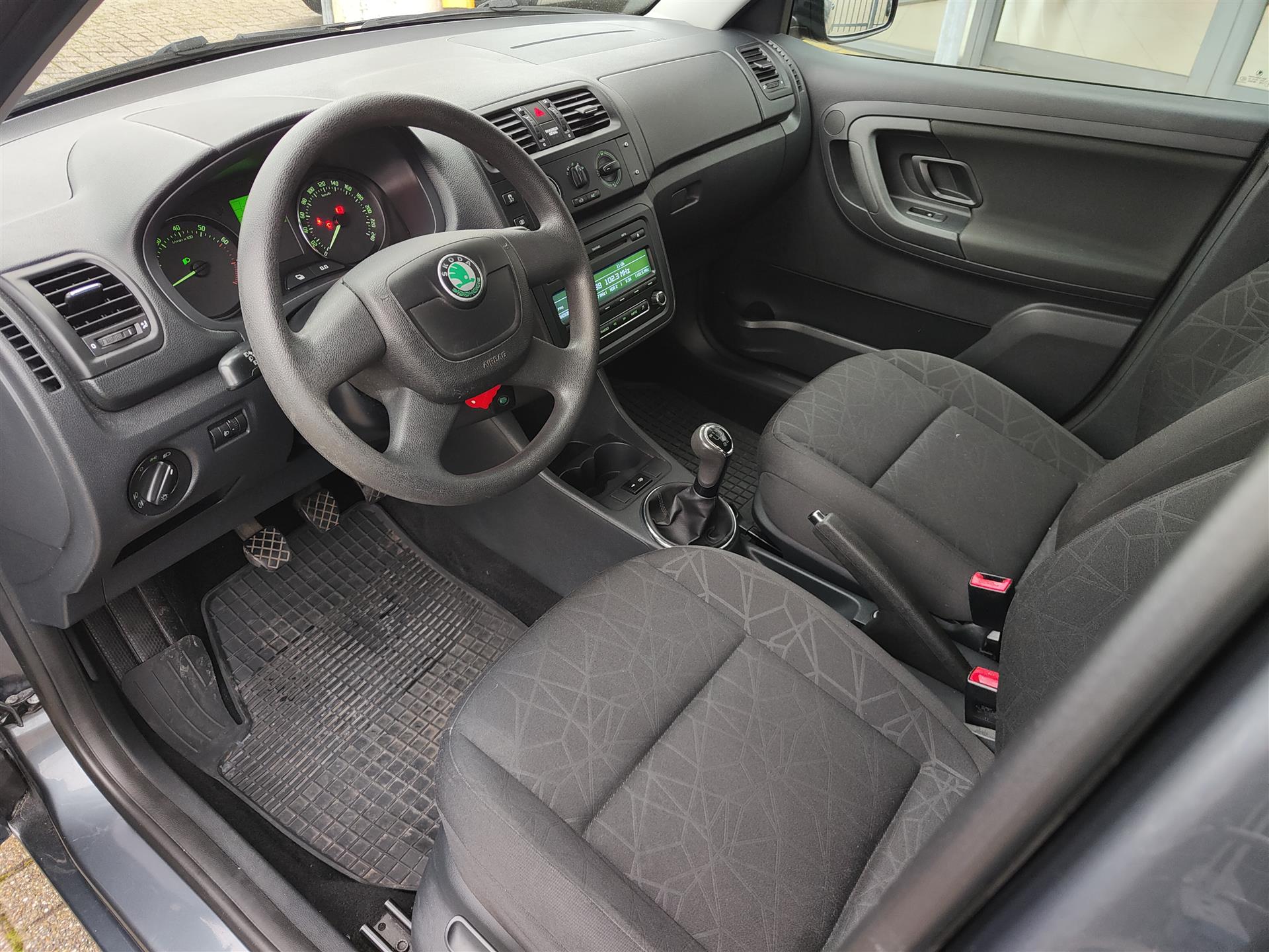 41639611-8.jpg