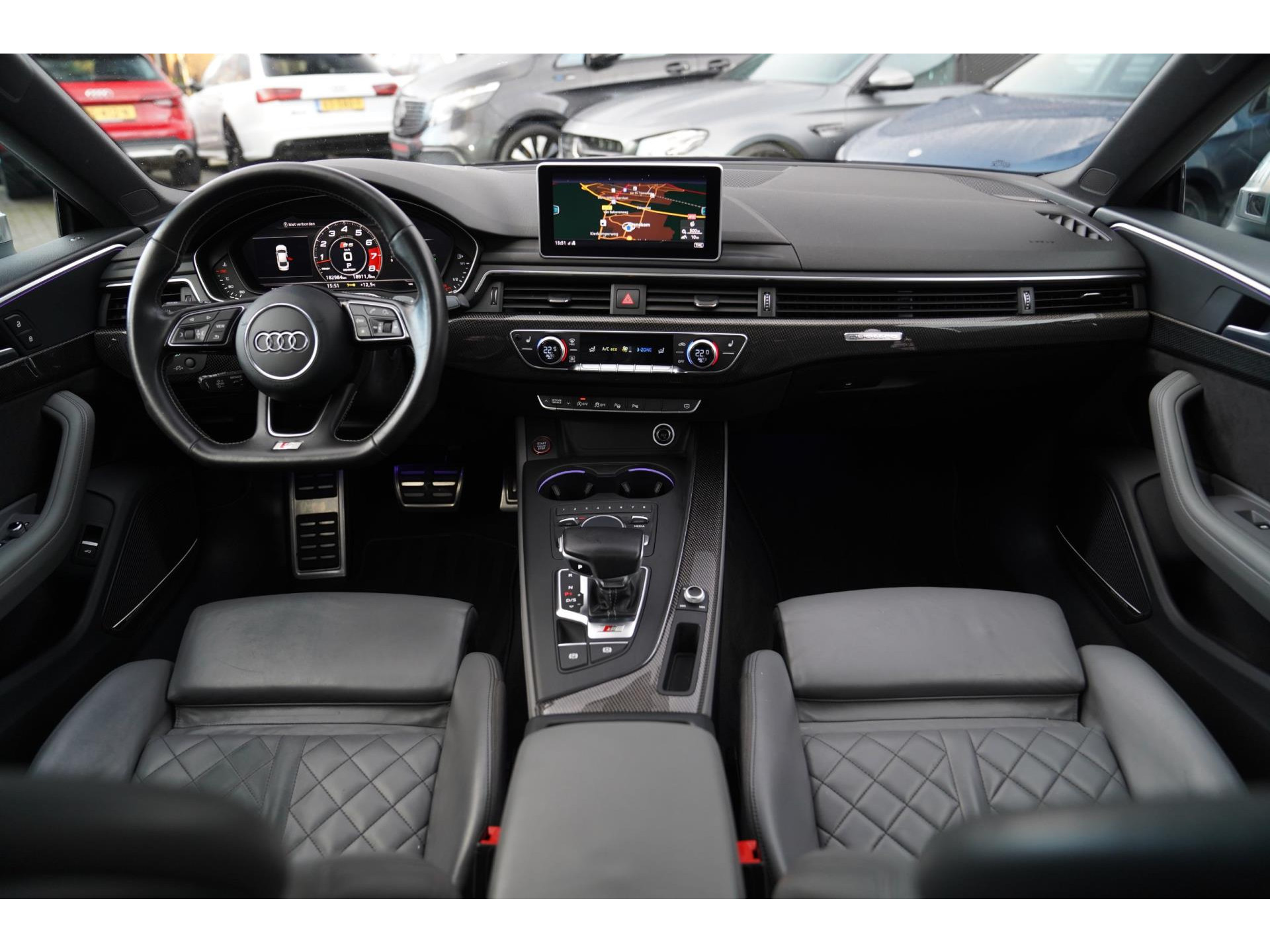 41660106-2.jpg