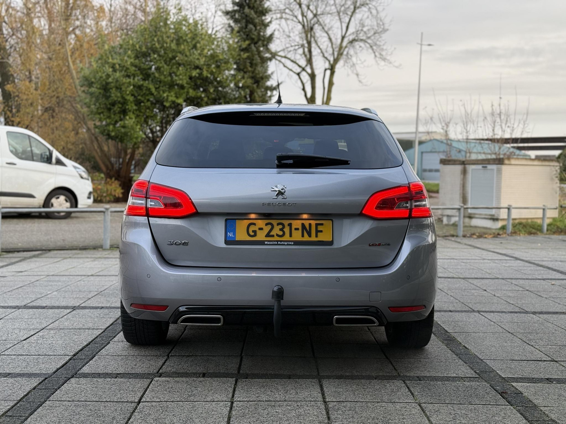 41722371-4.jpg