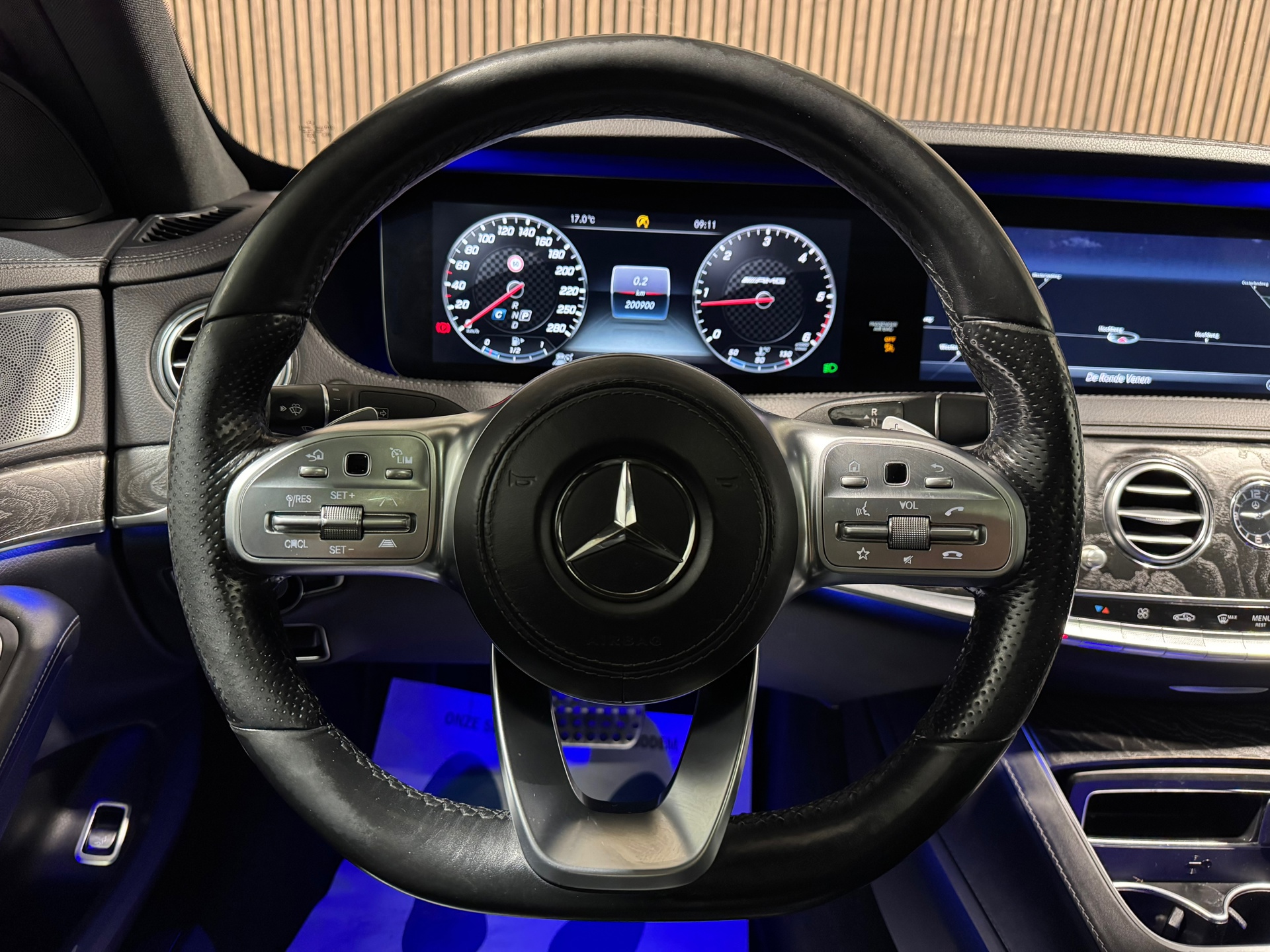 41990418-19.jpg