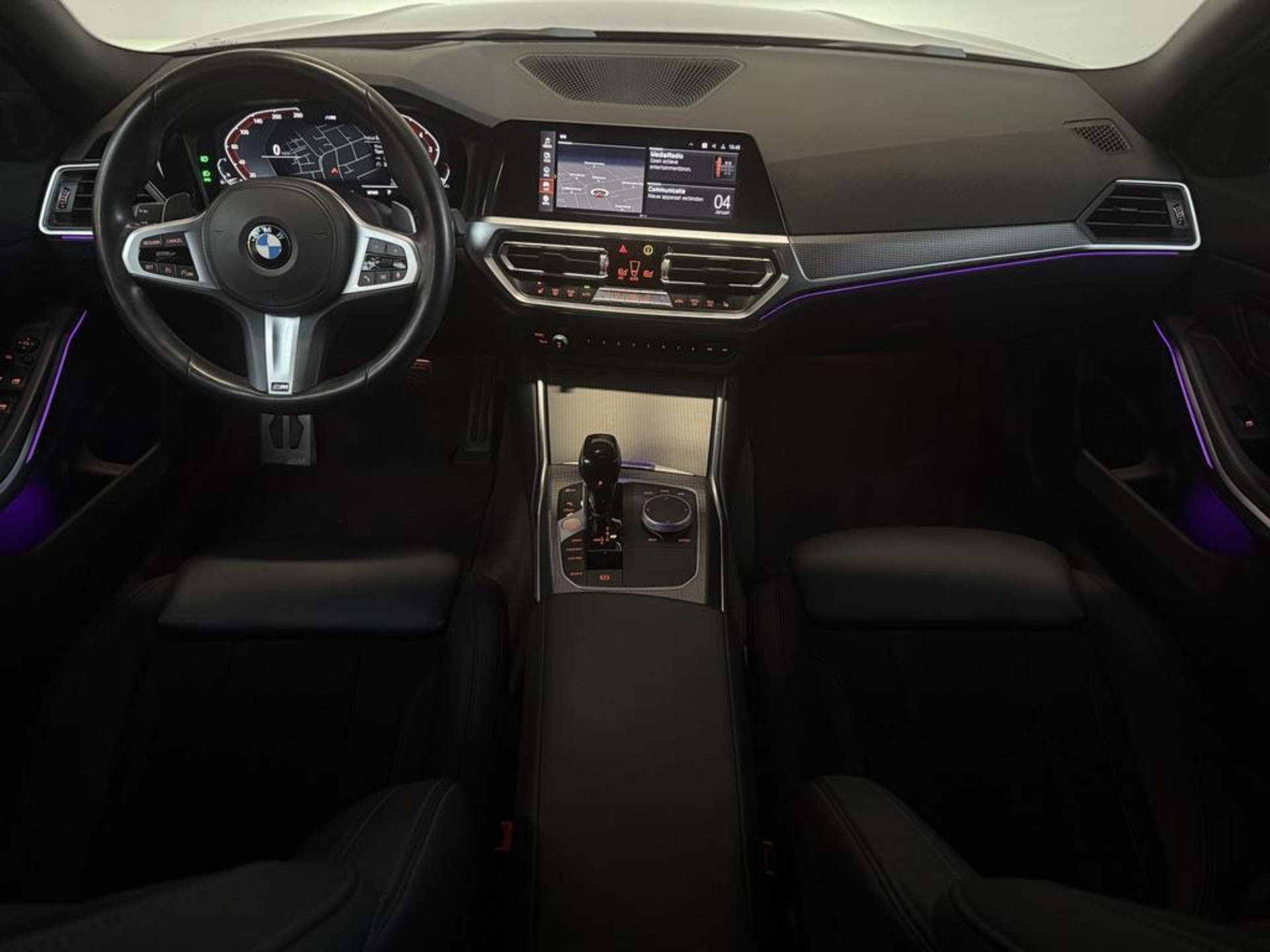 42187384-6.jpg