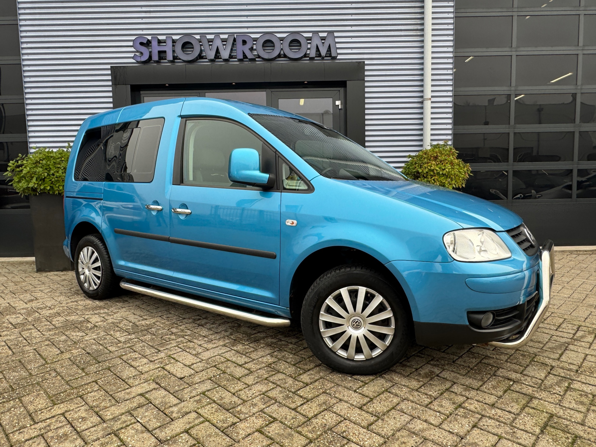 42309505-7.jpg