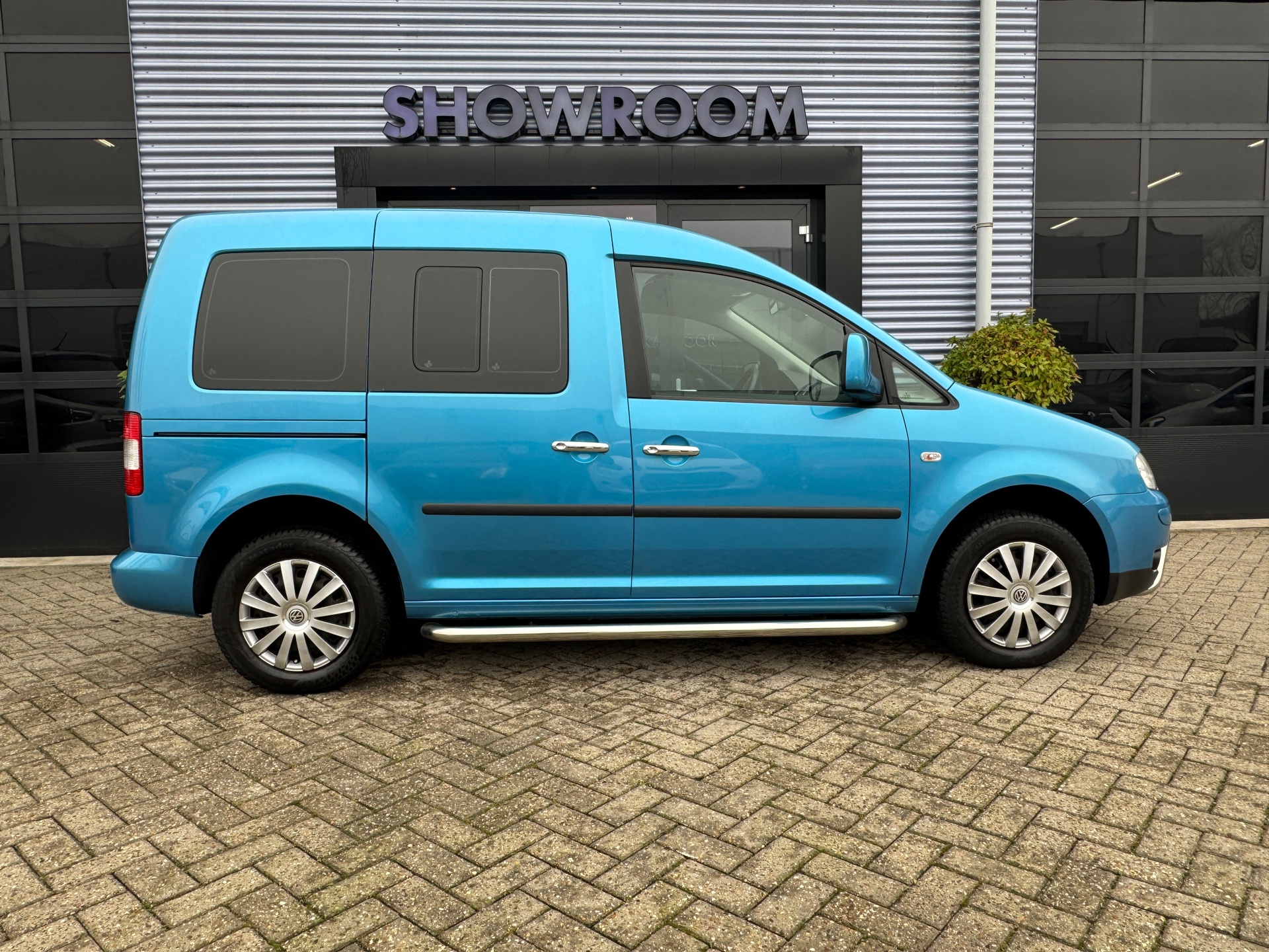 42309505-8.jpg