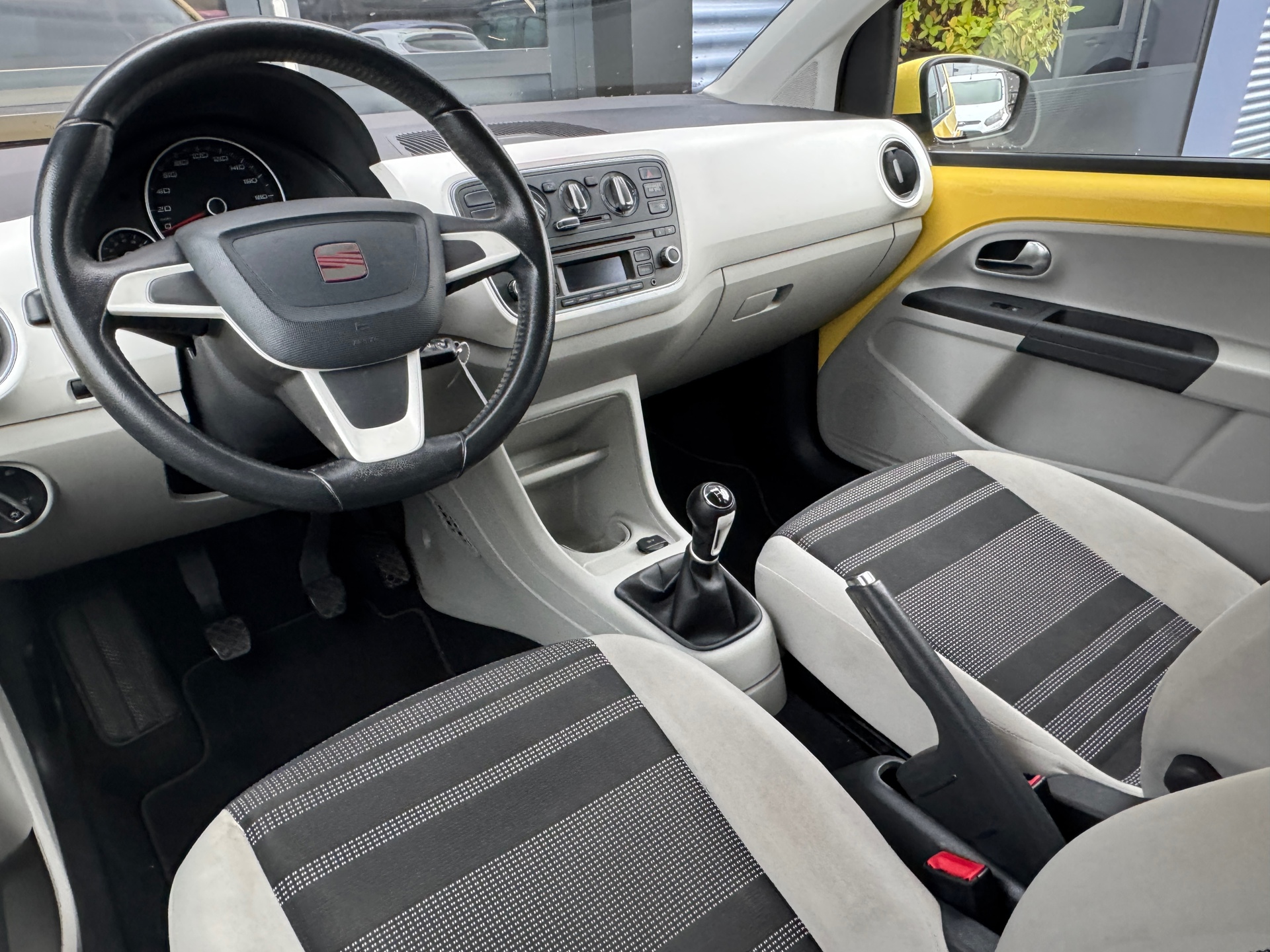 42310118-12.jpg