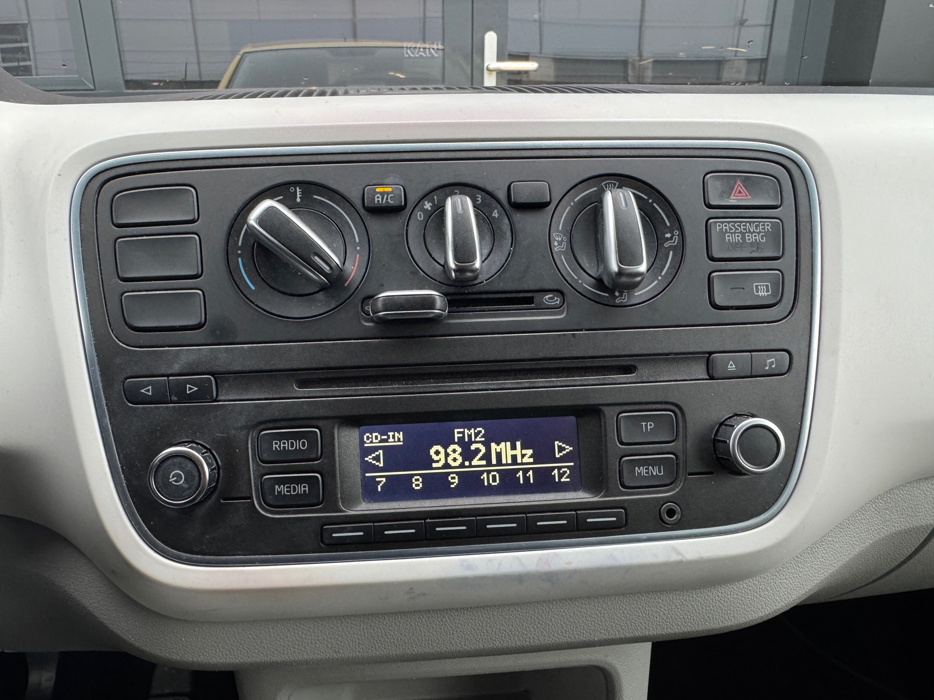 42310118-16.jpg