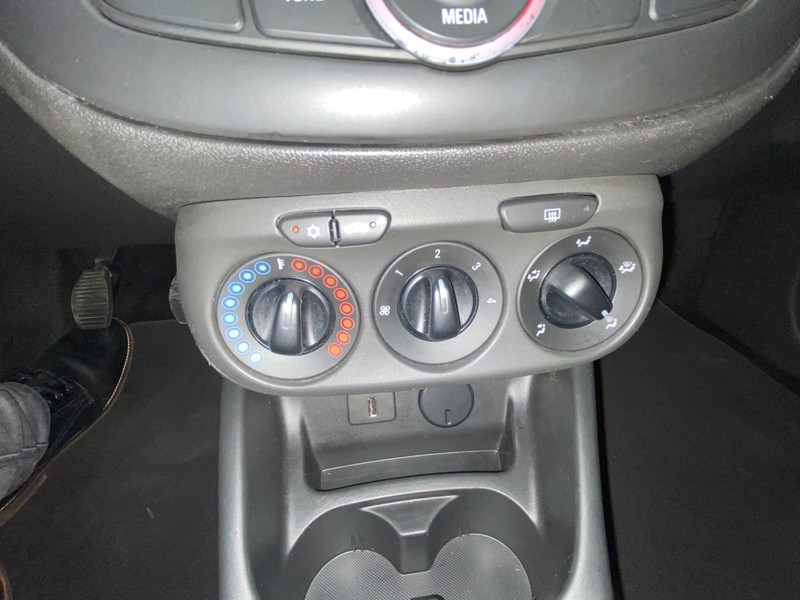 43038450-14.jpg