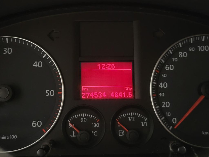 47670941-8.jpg