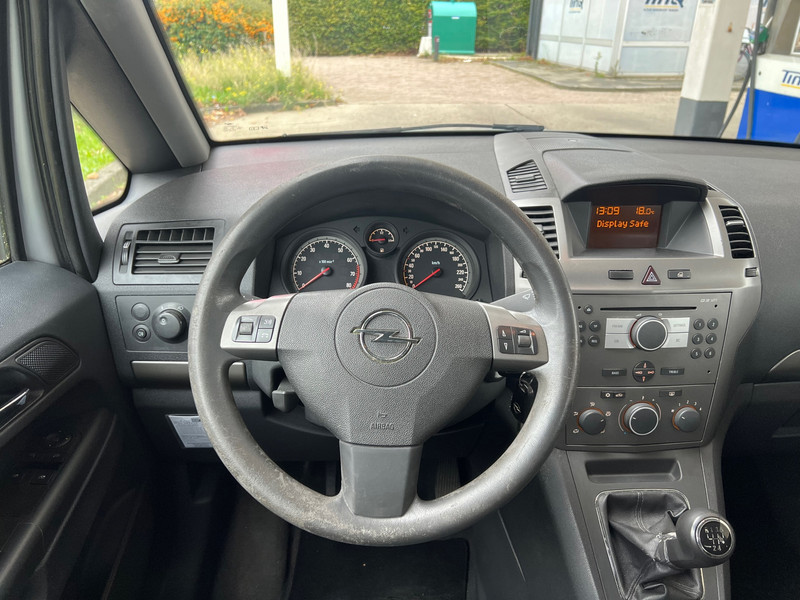48259086-15.jpg