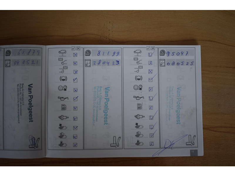 48349254-7.jpg