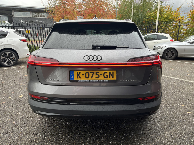 48561886-4.jpg