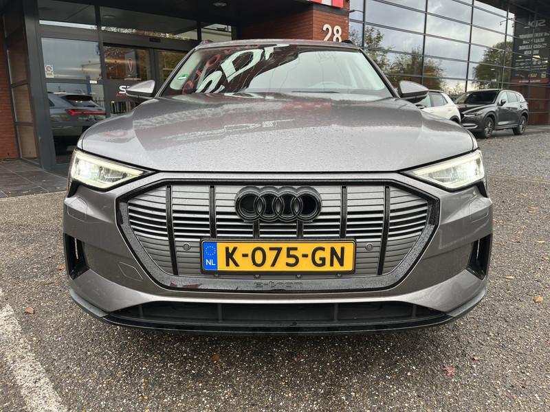 48561886-8.jpg