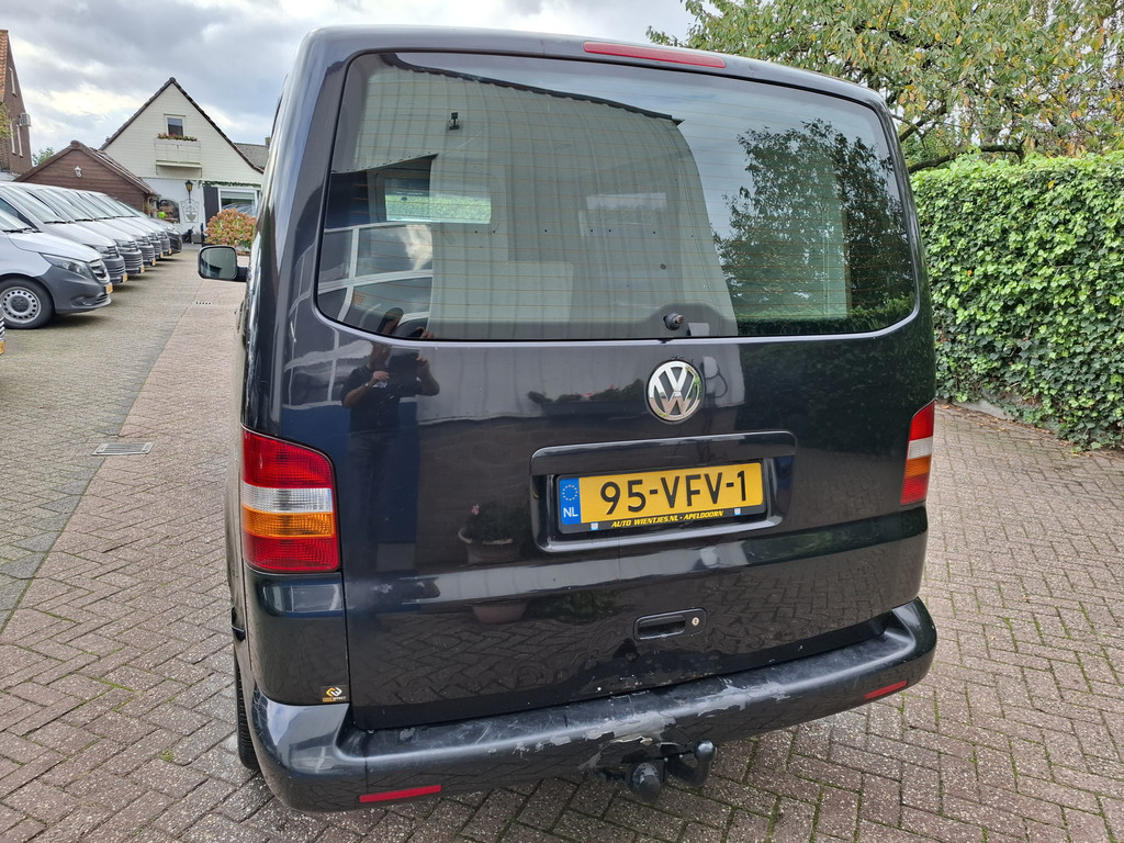 48562382-4.jpg