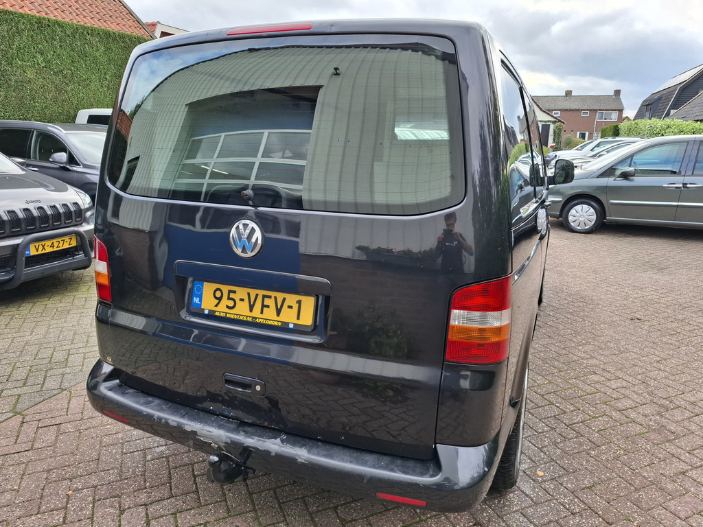 48562382-5.jpg
