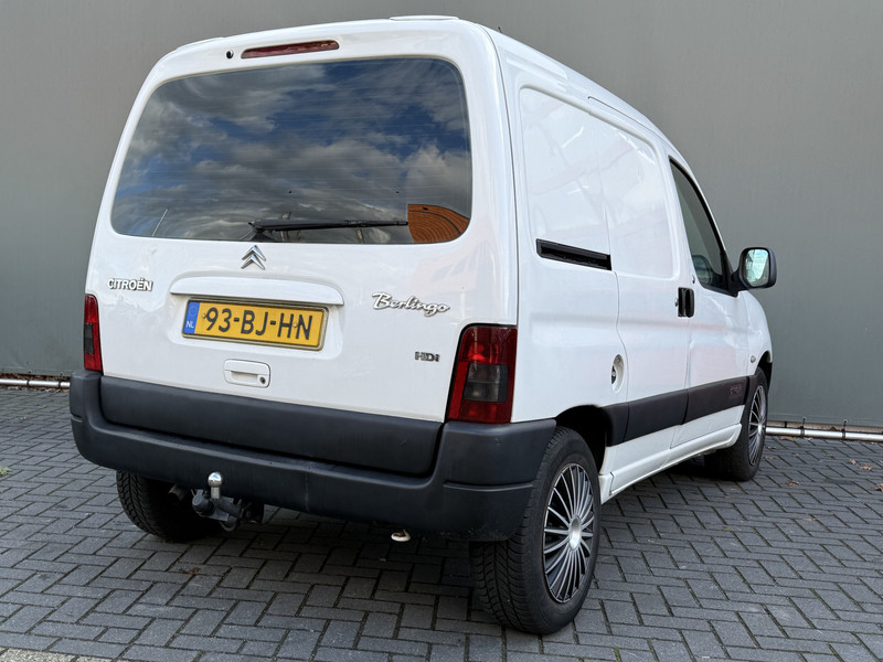 48593880-6.jpg