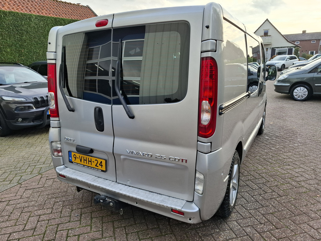 48605742-5.jpg