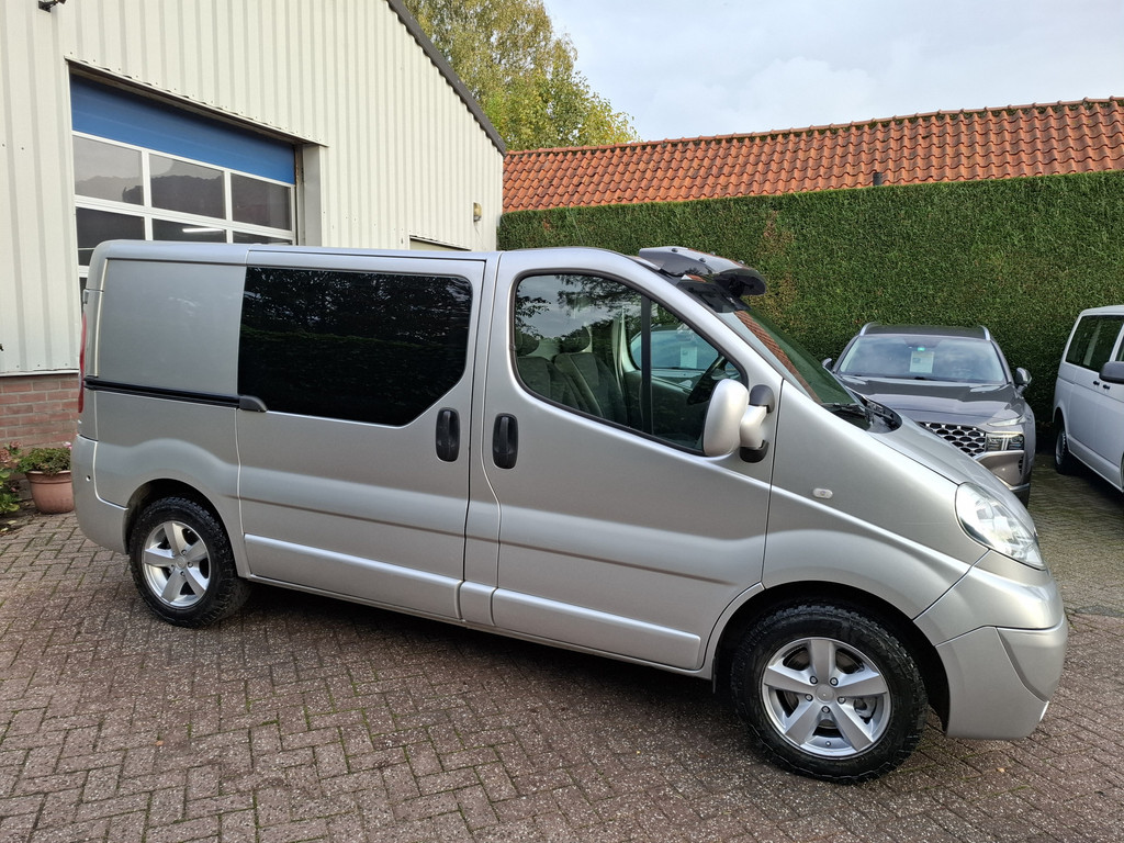 48605742-7.jpg