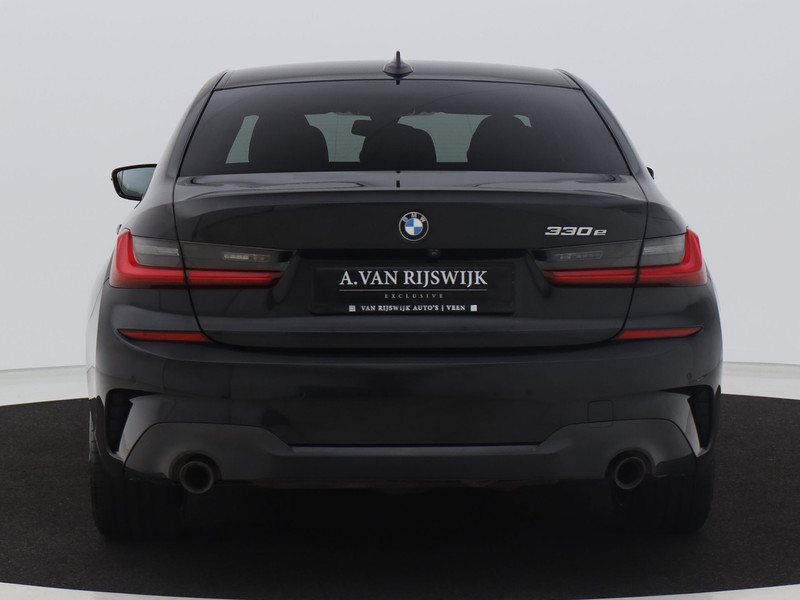 48608203-12.jpg