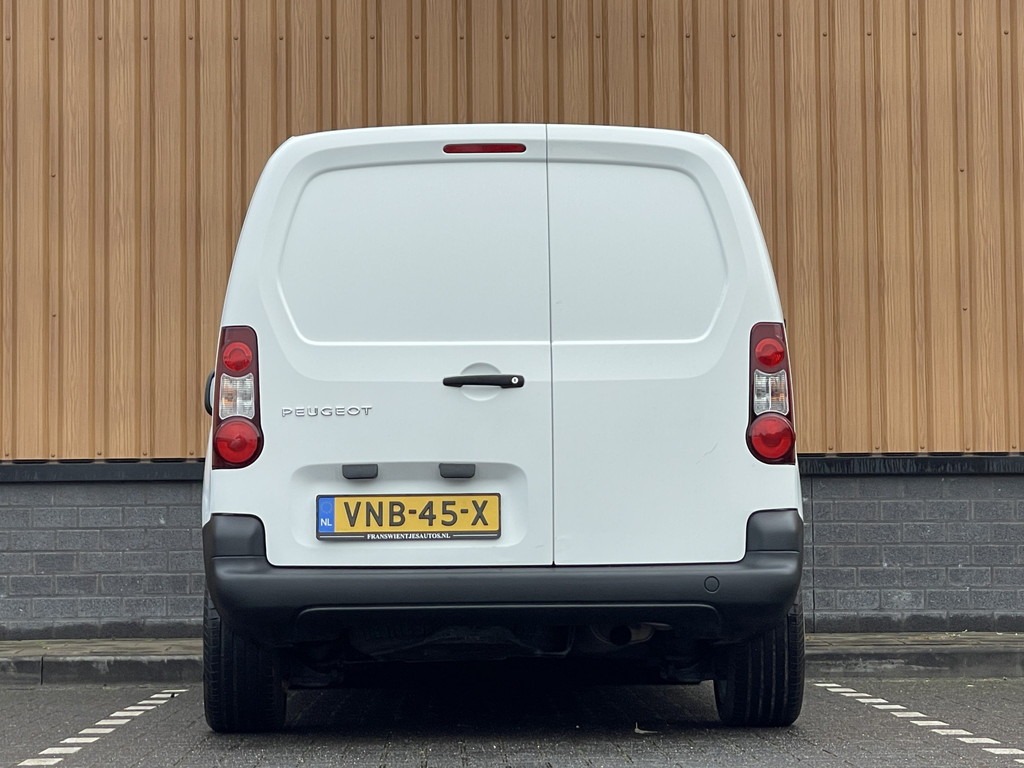 48636401-5.jpg
