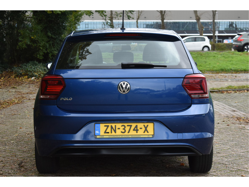 48640743-6.jpg