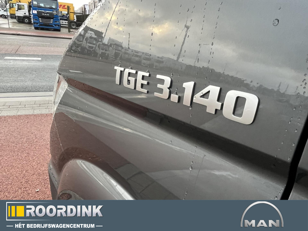 48689071-12.jpg